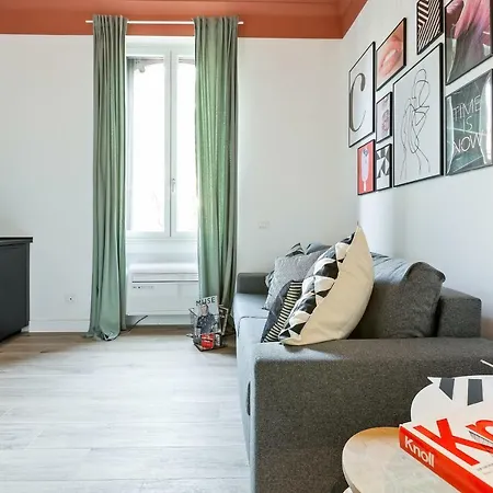 Porta Romana Renewed Studio Апартаменты *